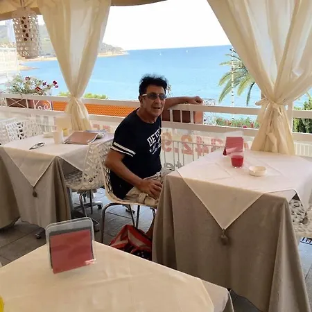 Letoh Moma Πανσιόν Marina dʼAndora